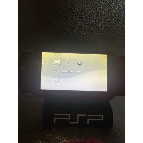 psp 3000 w/charger adapter & new battery - Picture 5 of 7